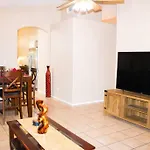 Sparkling Home Book Now! Minutes To Ap & Lv Strip!