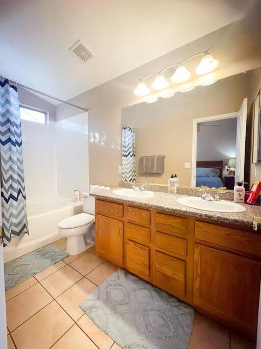 Sparkling Book Now! Minutes To Ap & Lv Strip! Holiday home