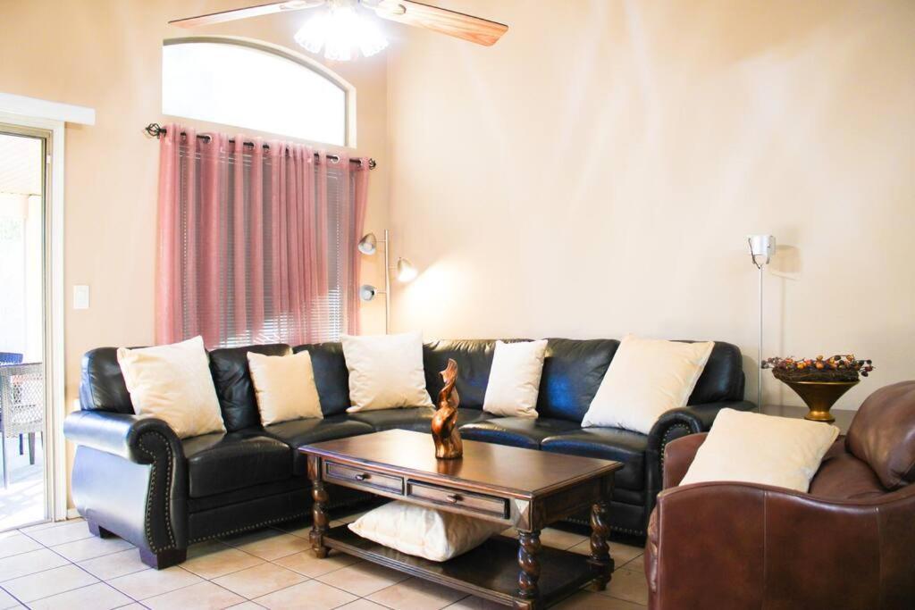 Holiday home Sparkling Book Now! Minutes To Ap & Lv Strip!